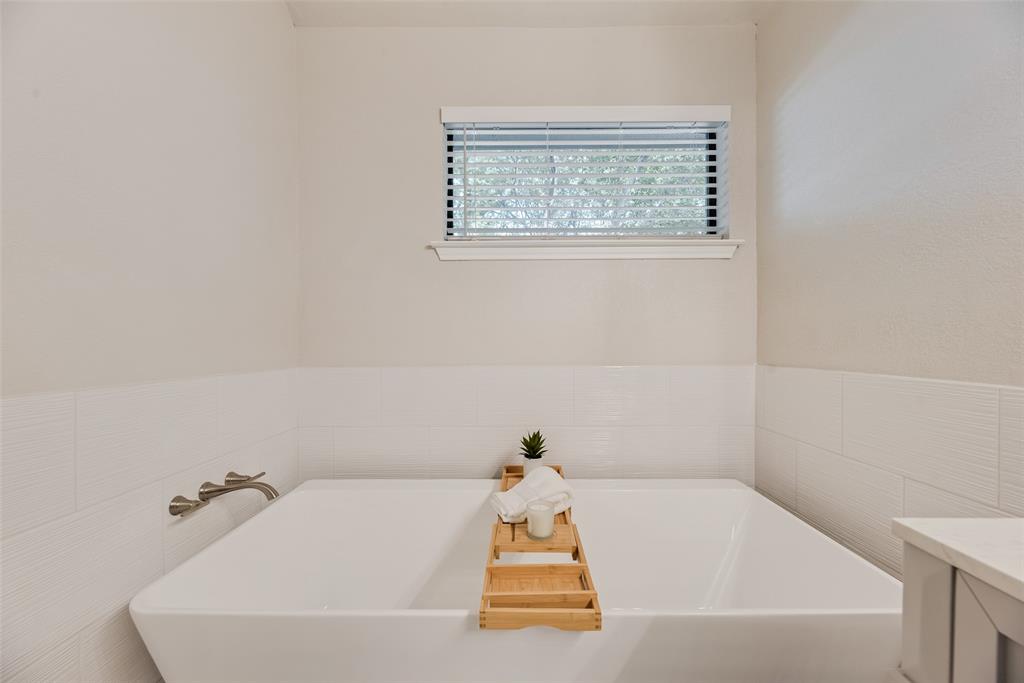 Soaking tub