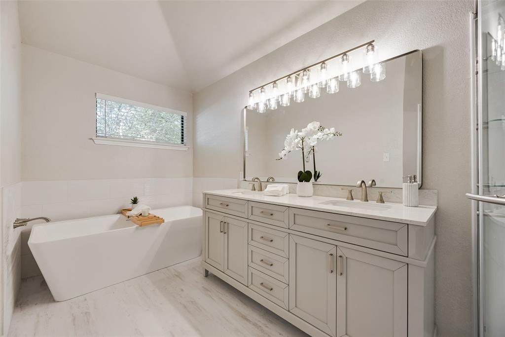 Soaking tub