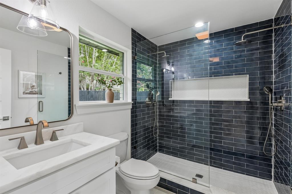En suite private bathroom to the fourth bedroom
