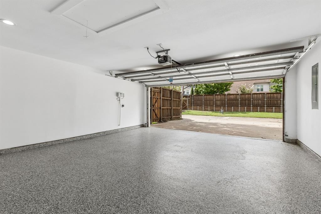 Large garage,epoxy floor,and three parking spots behind the garage