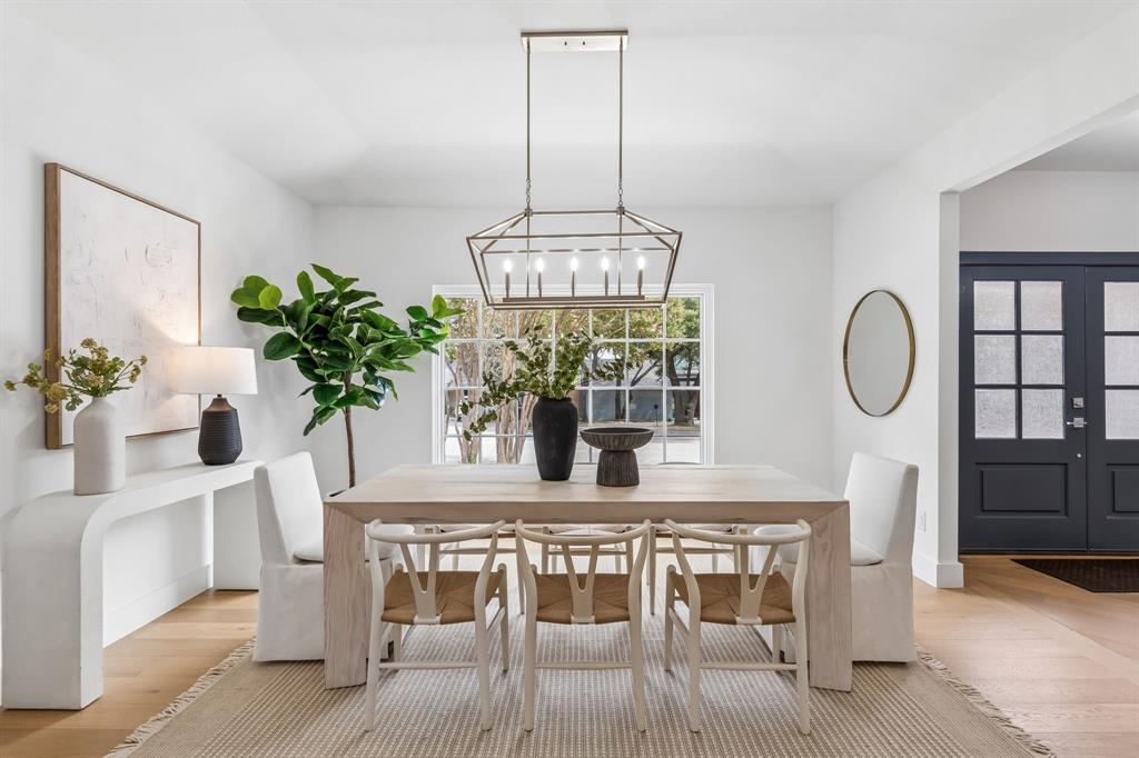 Easy entertaining from the dining room to the kitchen