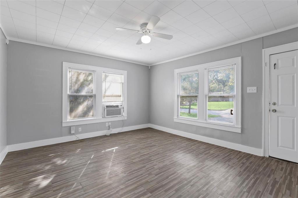 2821 Gladstone Drive, Dallas, TX 75211