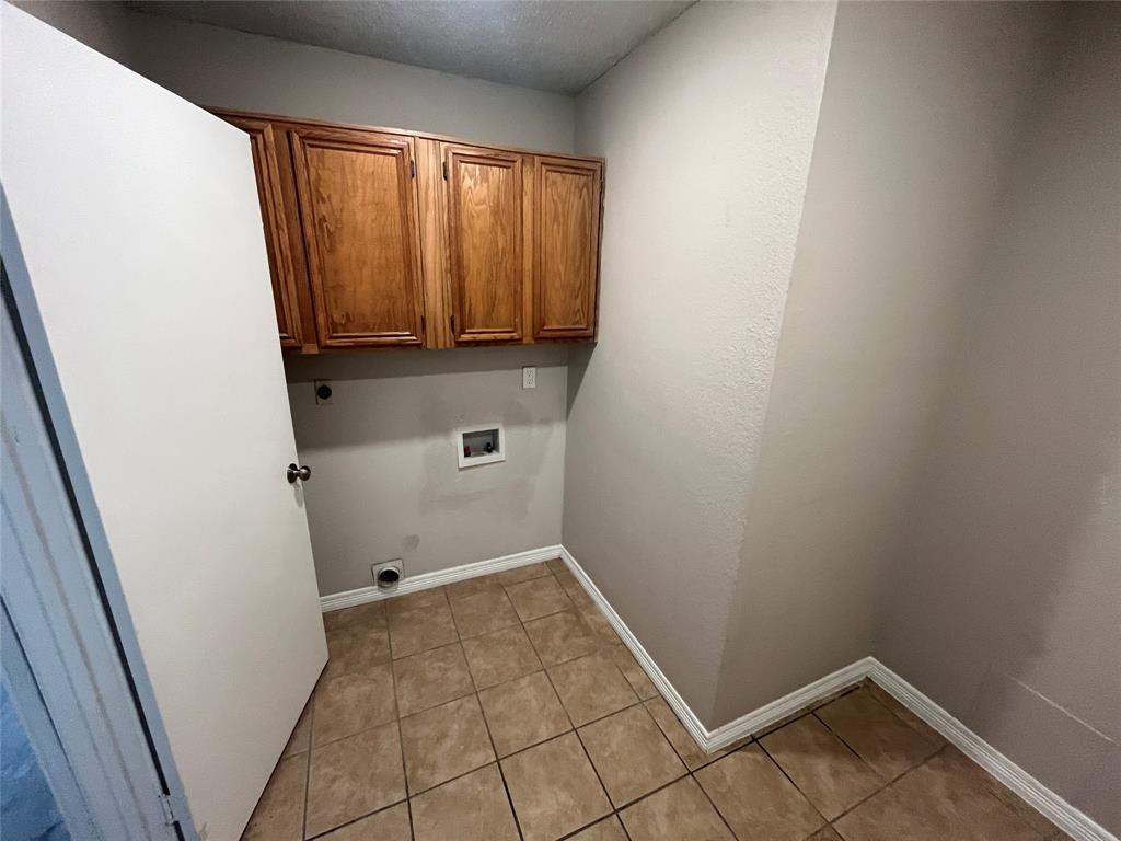 Tile flooring with a neutral finish Tile flooring with a neutral finish