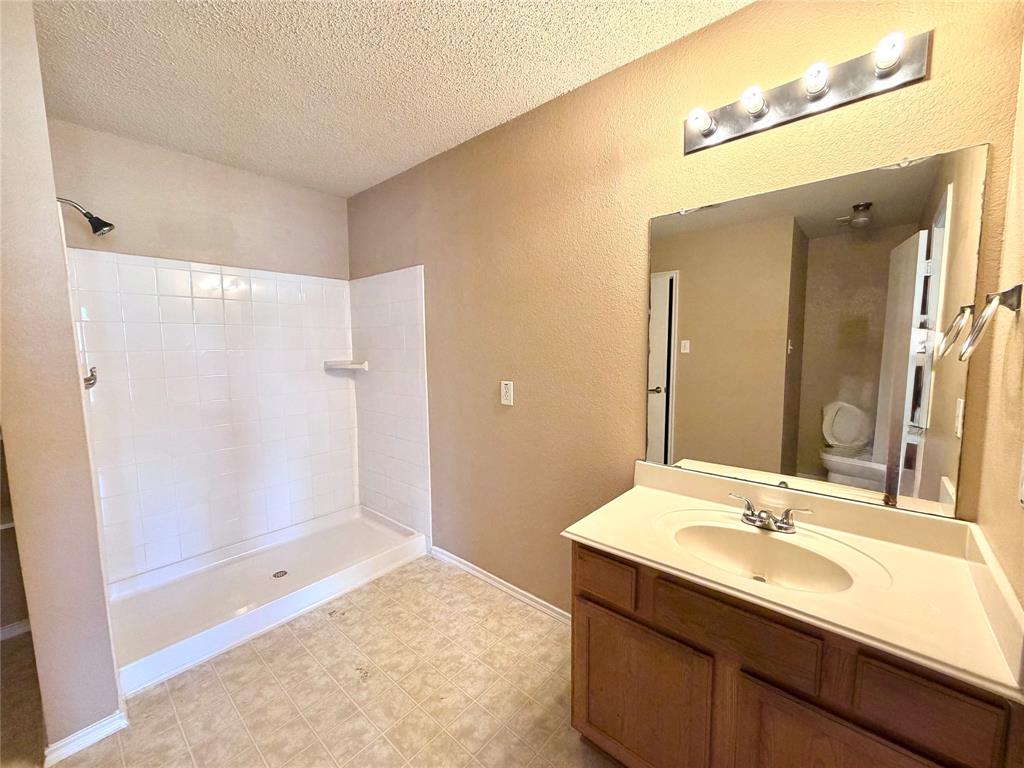185 Rolling Court, Lancaster, TX 75146