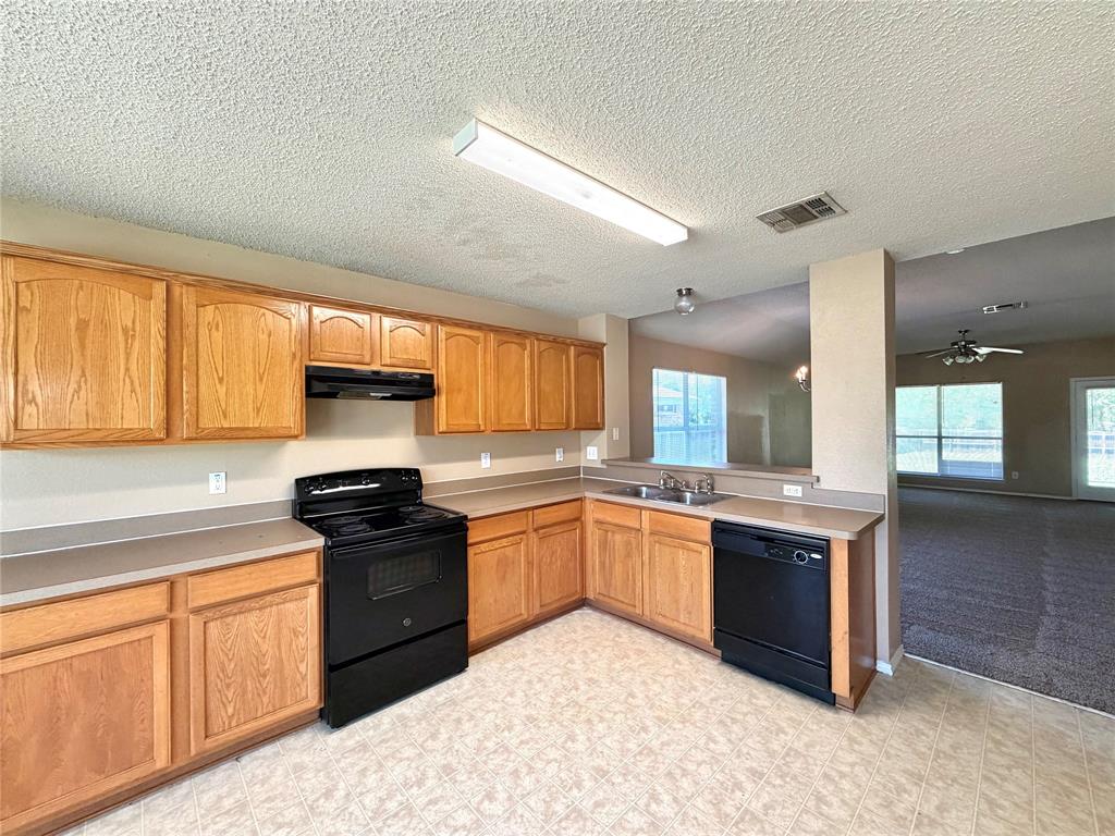 185 Rolling Court, Lancaster, TX 75146