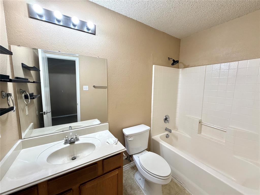 185 Rolling Court, Lancaster, TX 75146