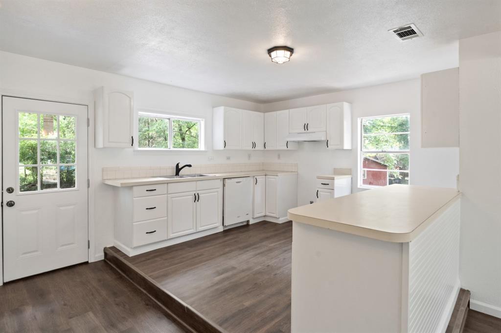 14224 Daniel Boone Lane, Log Cabin, TX 75148