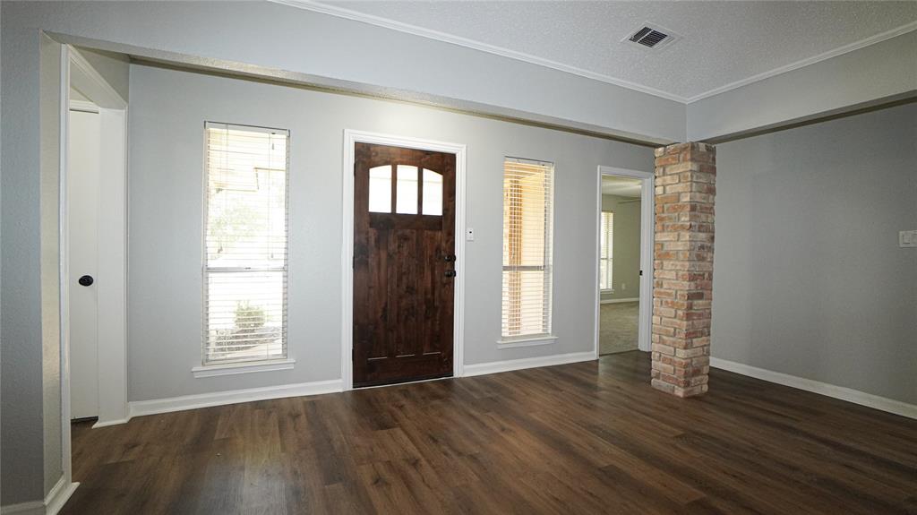 7113 Ridgeview Drive, Rowlett, TX 75089