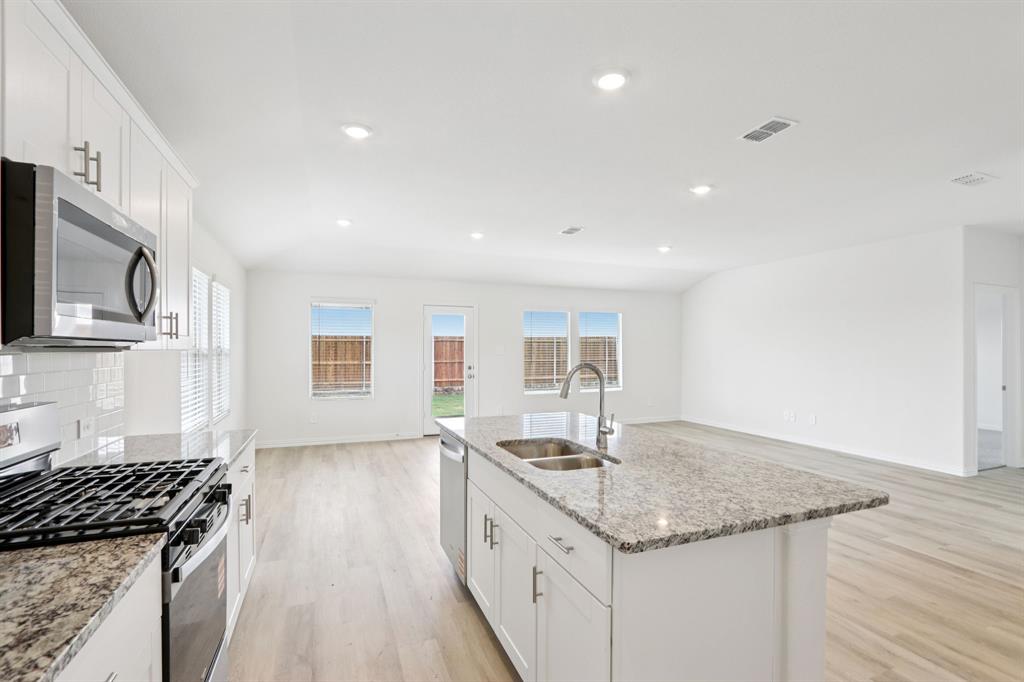 Photo is not of the actual home, but is an inspirational photo of builder’s model home and may depict options, furnishings, and/or decorator features that are not included. Photo is not of the actual home, but is an inspirational photo of builder’s model home and may depict options, furnishings, and/or decorator features that are not included.