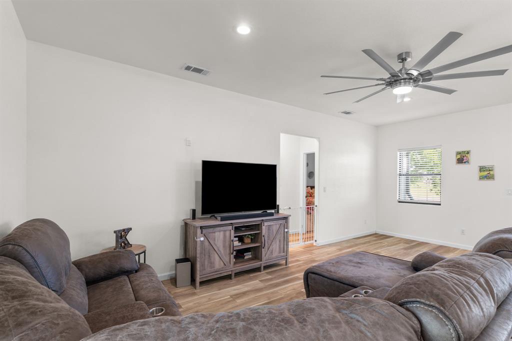 304 E Adams Street, Riesel, TX 76682