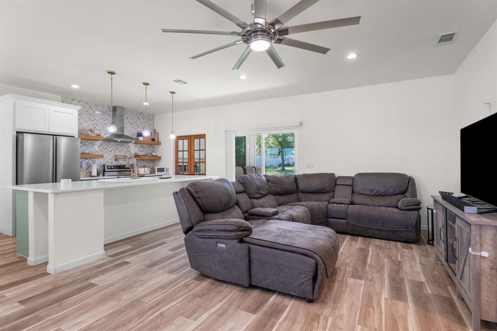 304 E Adams Street, Riesel, TX 76682