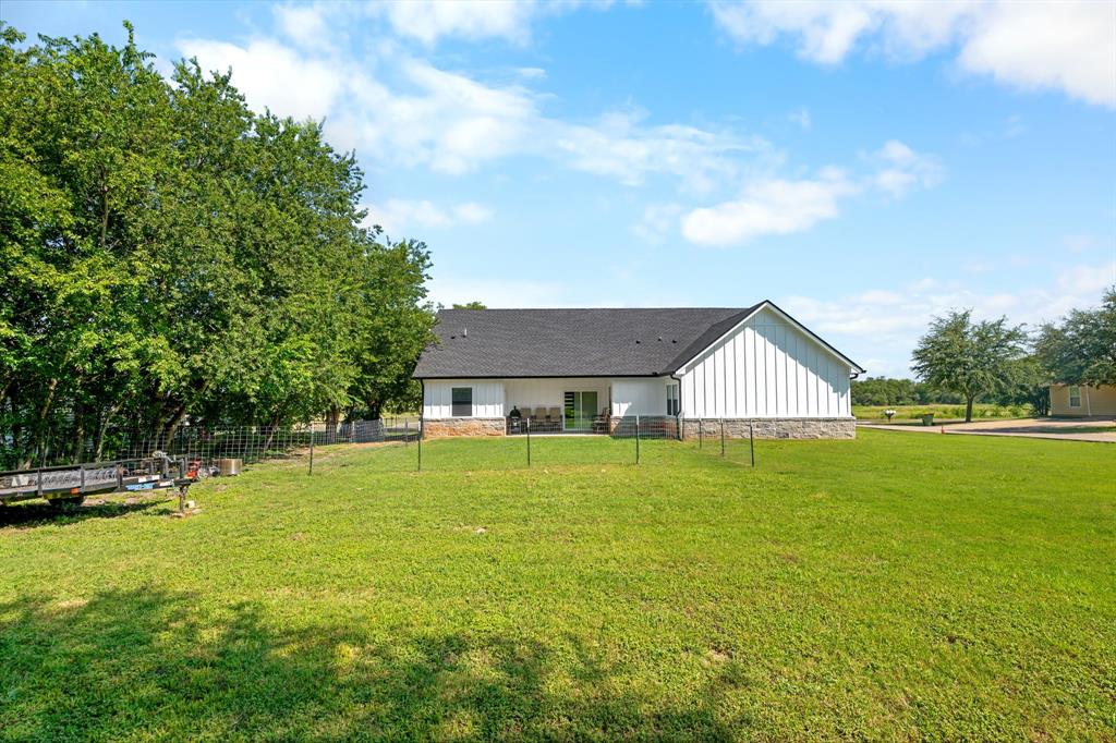 304 E Adams Street, Riesel, TX 76682