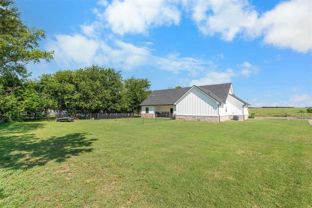 304 E Adams Street, Riesel, TX 76682