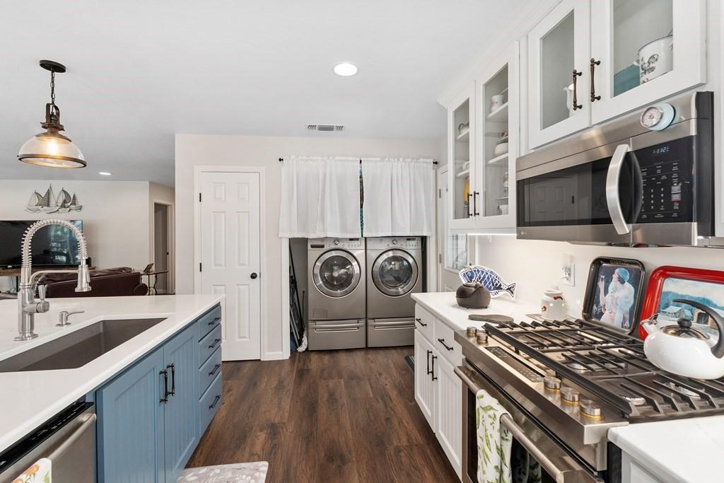 Kitchen, laundry & walk-in pantry