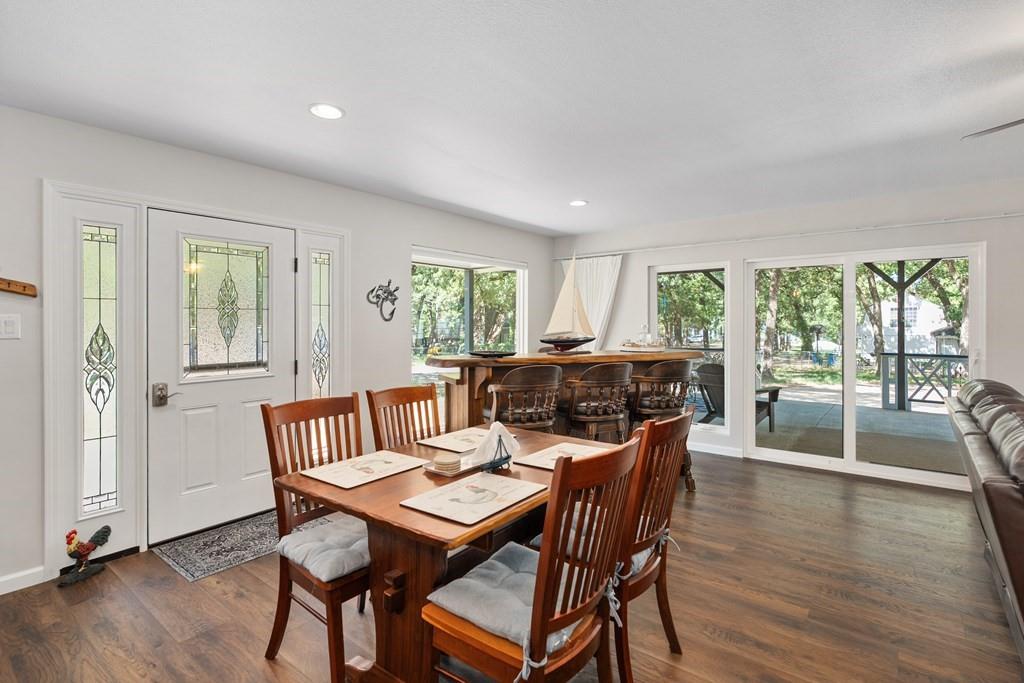 Entry, dining, bar & lake views
