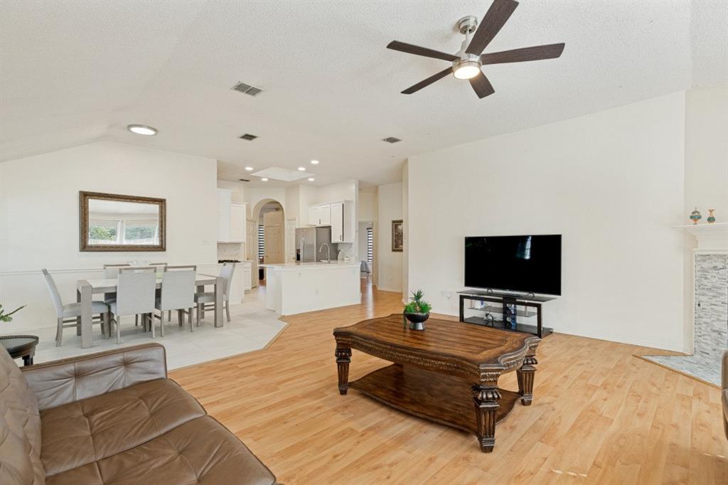 3705 Pinetree Drive, McKinney, TX 75070 3705 Pinetree Drive, McKinney, TX 75070