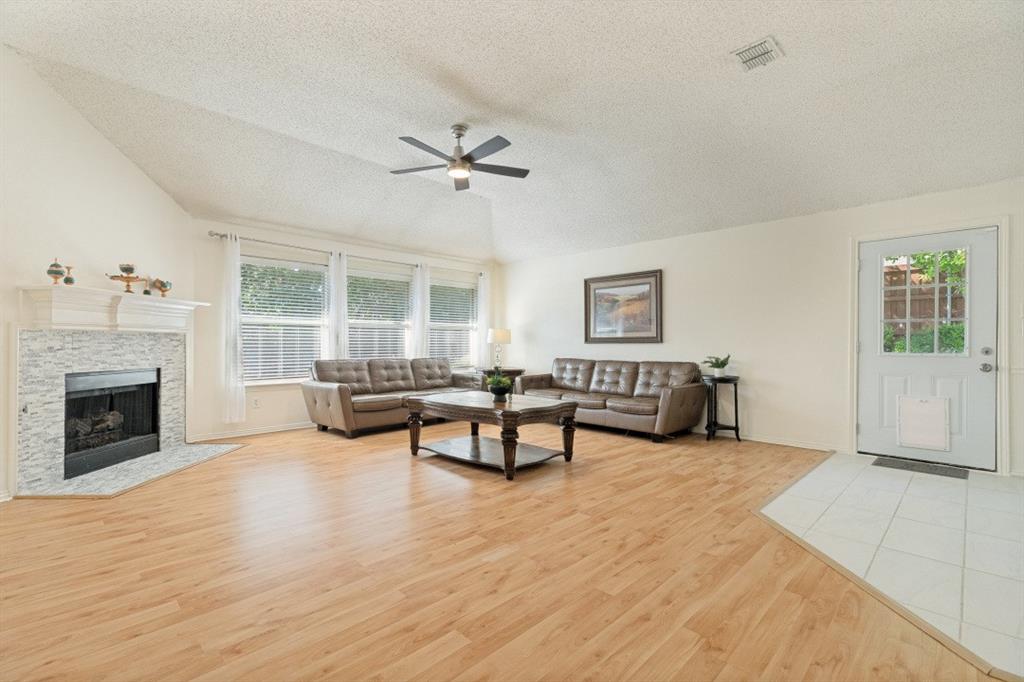 3705 Pinetree Drive, McKinney, TX 75070 3705 Pinetree Drive, McKinney, TX 75070