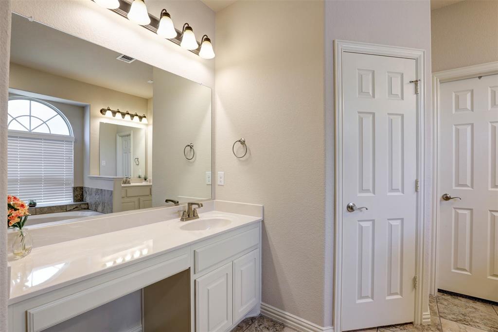 1612 Scarlet Crown Drive, Fort Worth, TX 76177