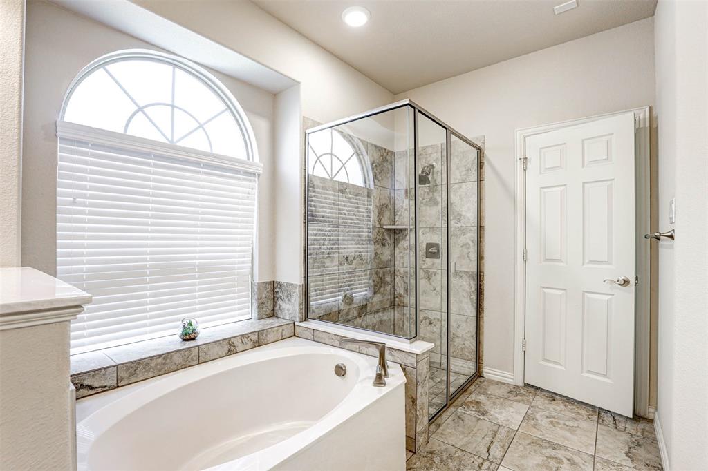 1612 Scarlet Crown Drive, Fort Worth, TX 76177