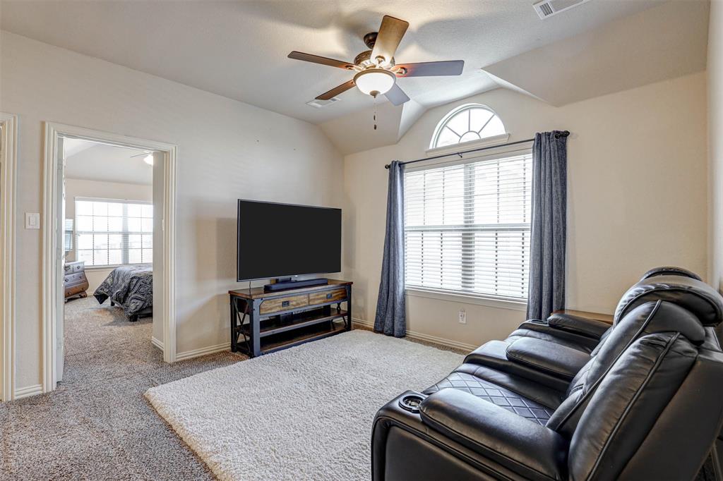 1612 Scarlet Crown Drive, Fort Worth, TX 76177