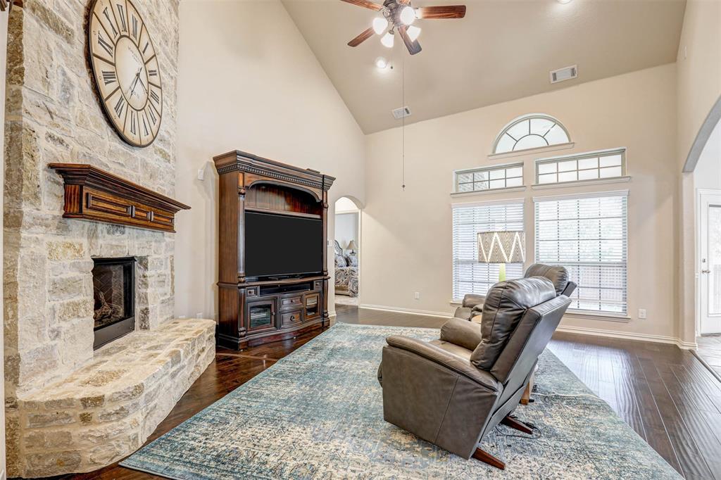 1612 Scarlet Crown Drive, Fort Worth, TX 76177