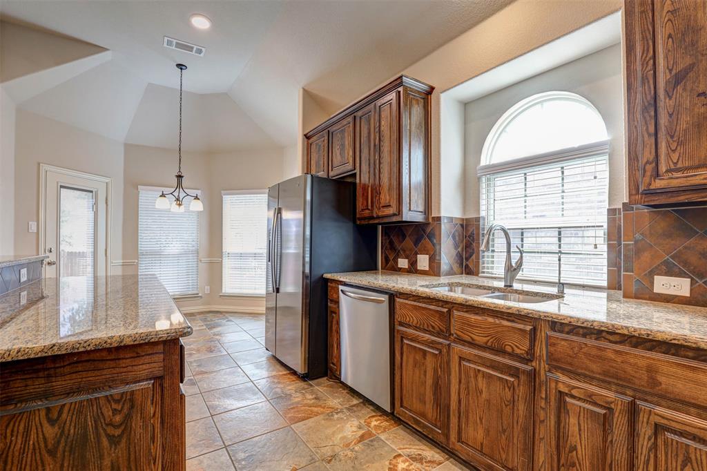 1612 Scarlet Crown Drive, Fort Worth, TX 76177