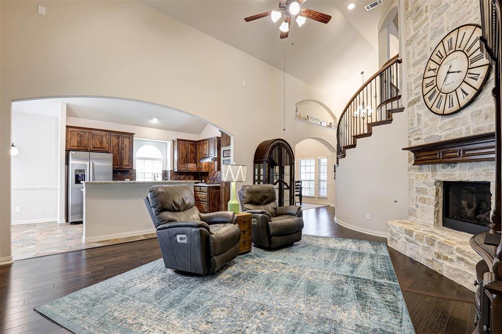 1612 Scarlet Crown Drive, Fort Worth, TX 76177