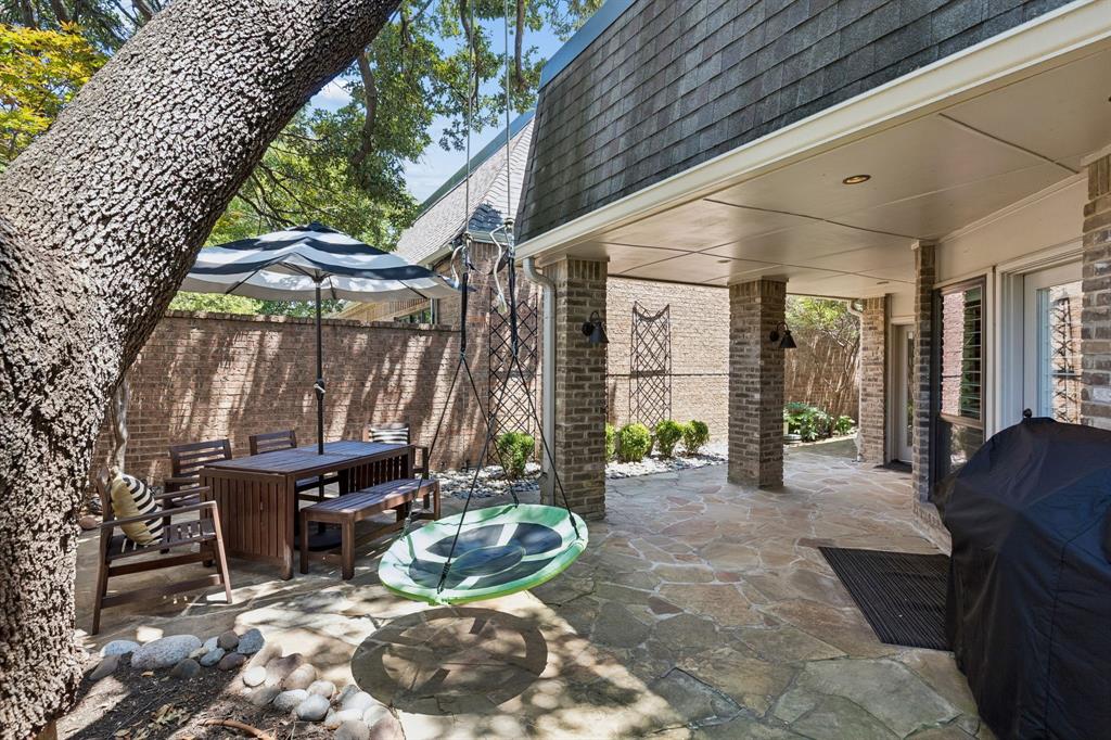 Enjoy alfresco dining, family gatherings, evening wind-downs... you name it!