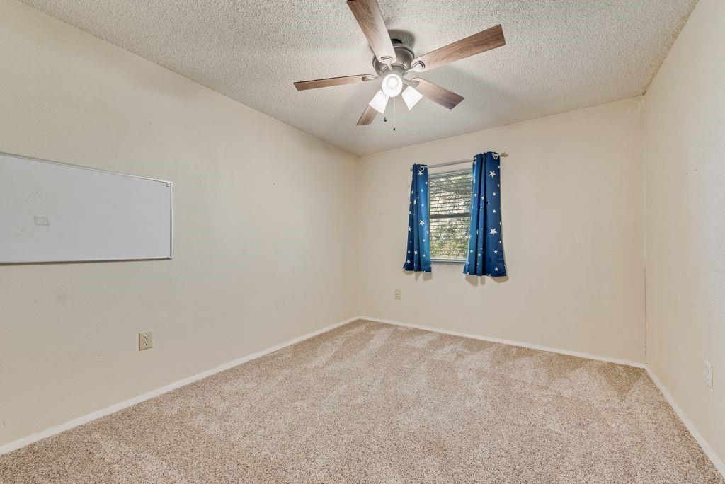 220 Crump Circle, Red Oak, TX 75154