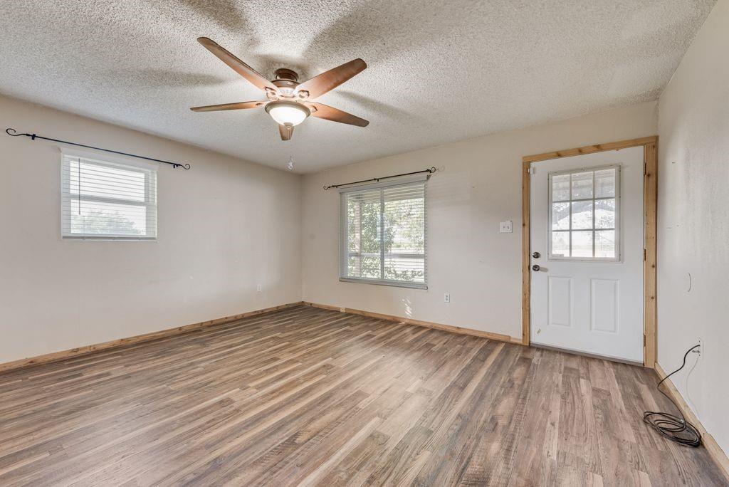 220 Crump Circle, Red Oak, TX 75154