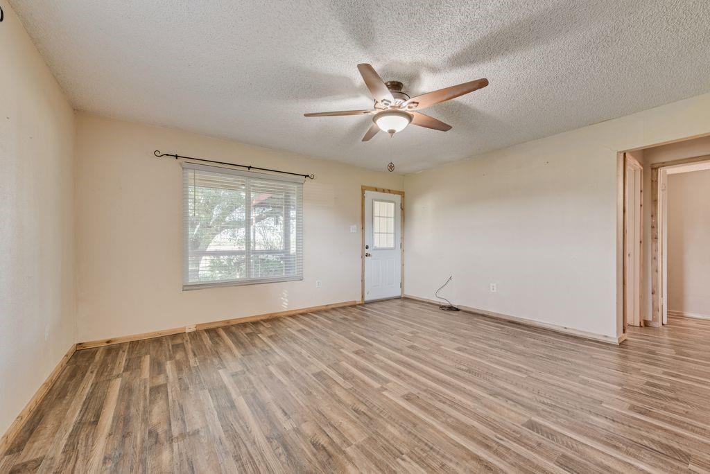 220 Crump Circle, Red Oak, TX 75154