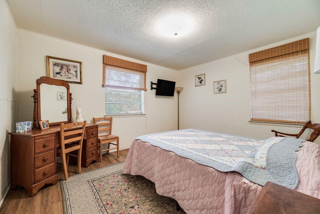 824 Batchler Road, Red Oak, TX 75154