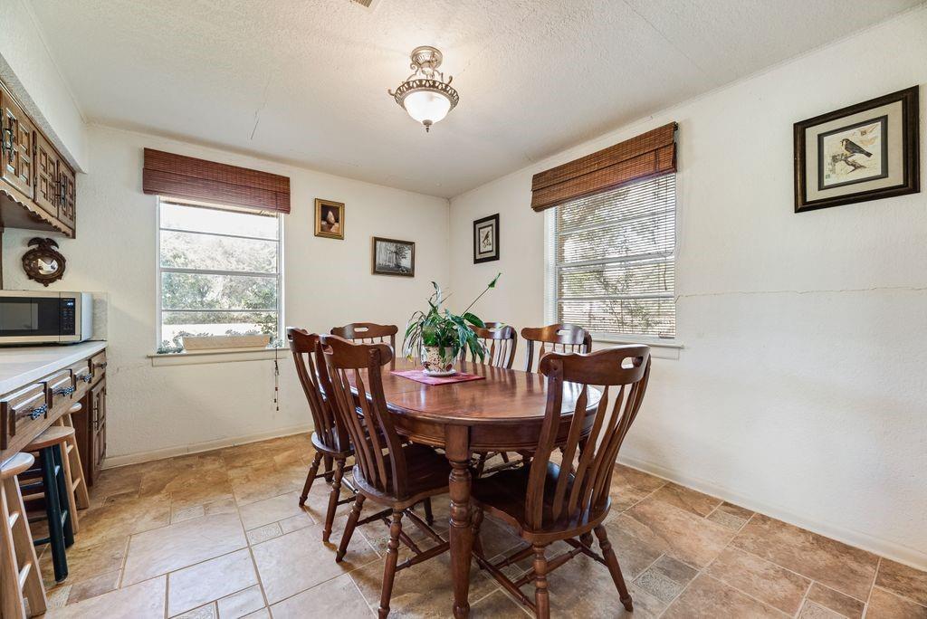 824 Batchler Road, Red Oak, TX 75154