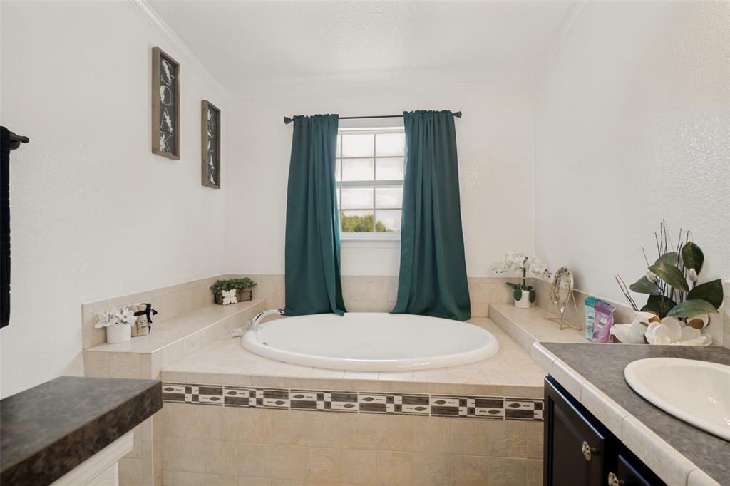 6036 Quail Court, Terrell, TX 75160