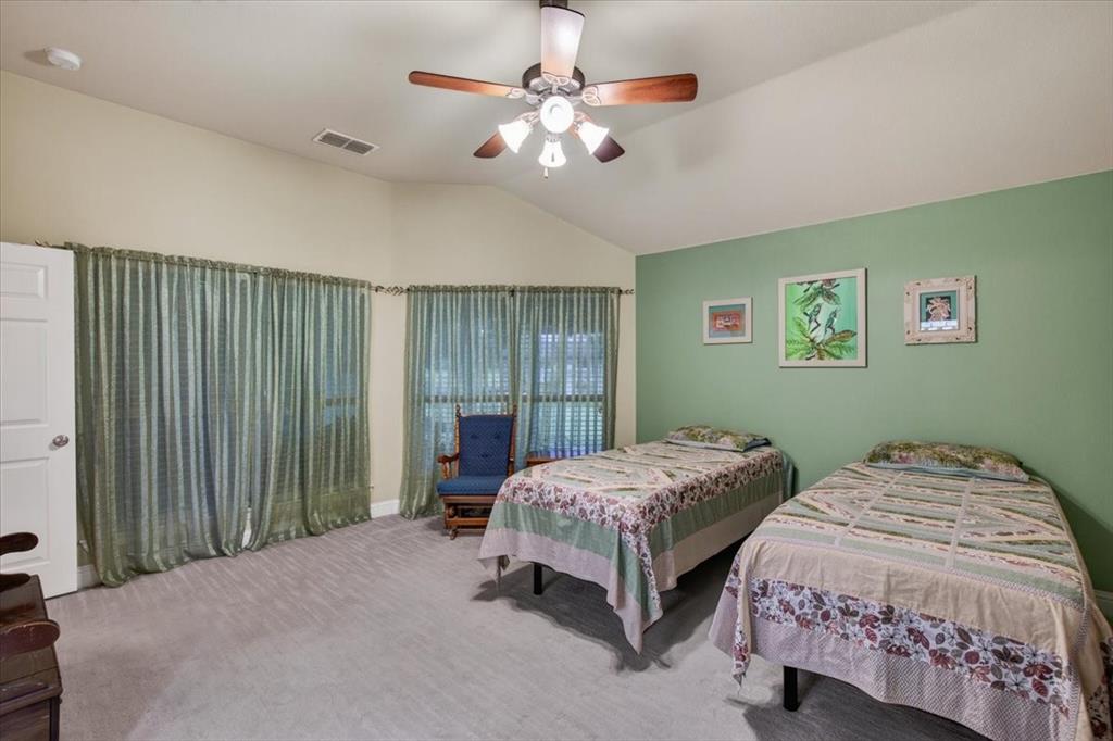 Split primary bedroom