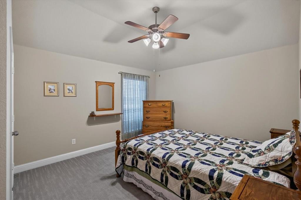 secondary bedroom with ceiling fan
