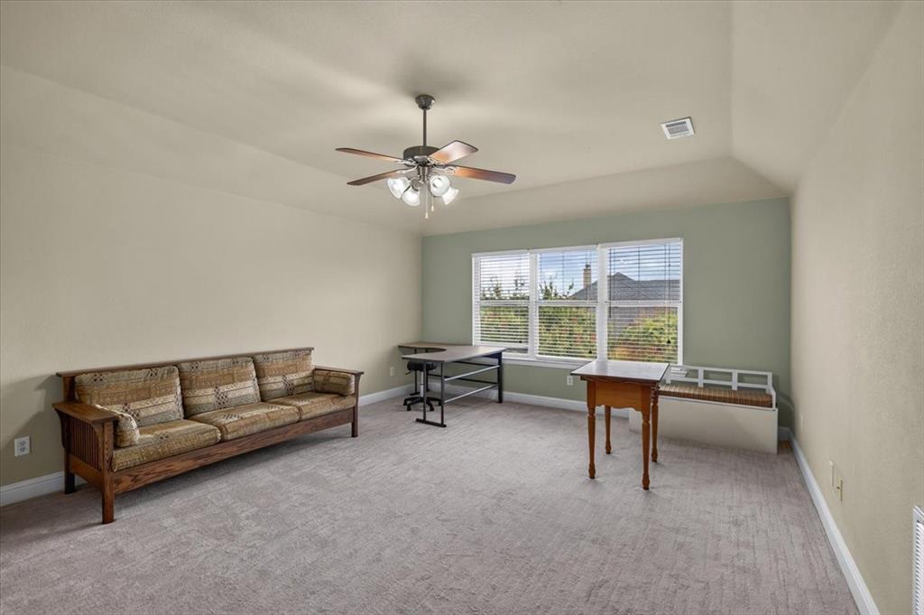 Flex space upstairs, makes a great gameroom