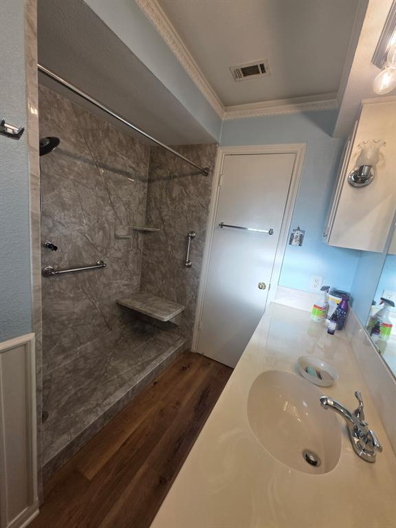 guest bath and walk in shower