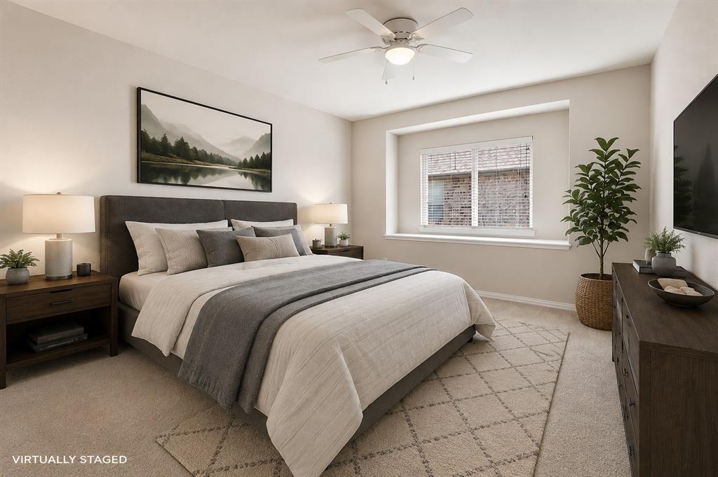 Recessed window with blinds, ceiling fan, and light-toned wall finishes