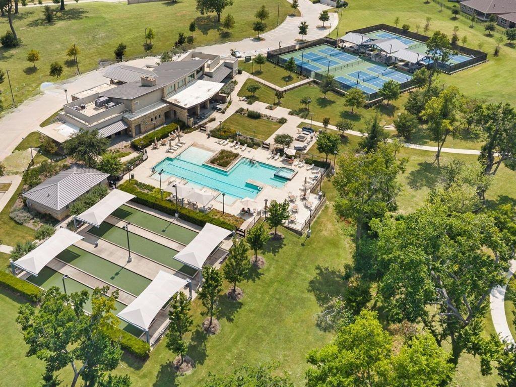 10,000 SF Amenity Center