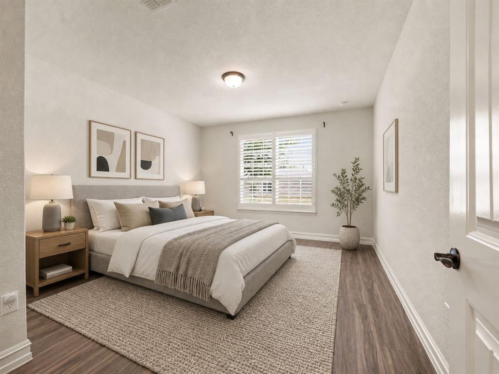Guest bestroom with ensuite bath