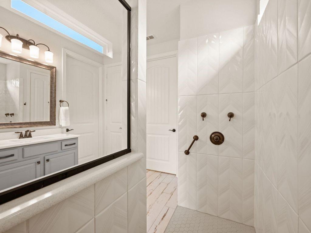 Upgraded shower surround