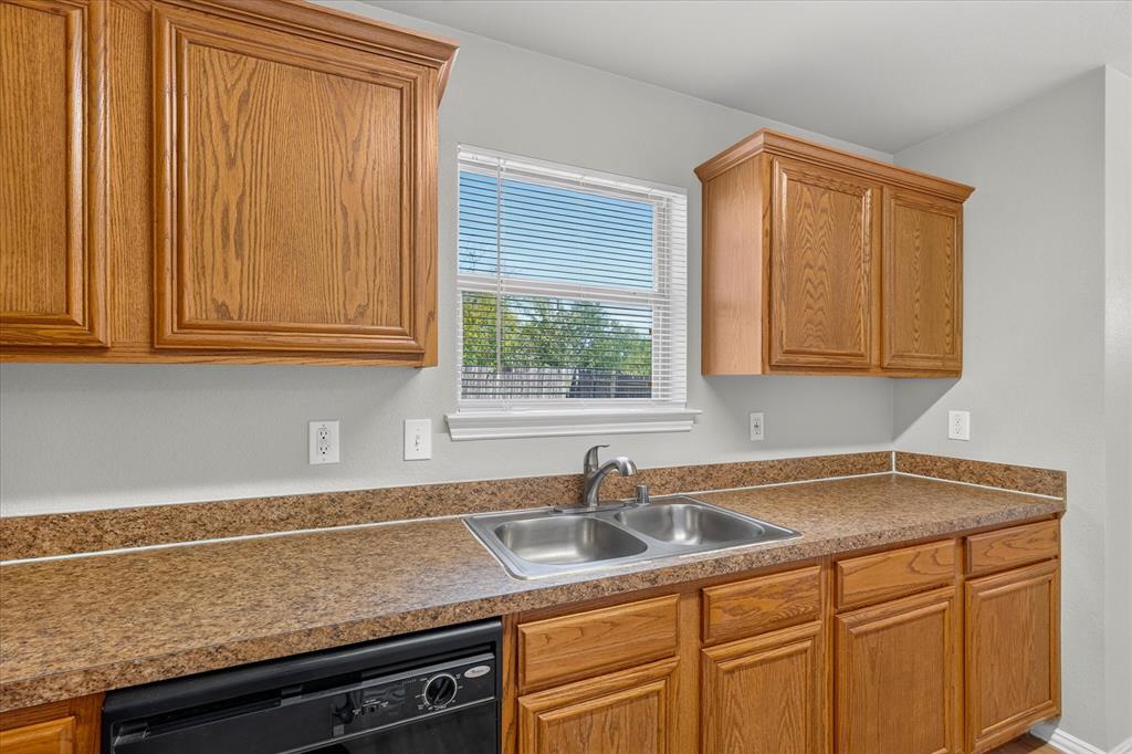 606 E College Street, Princeton, TX 75407