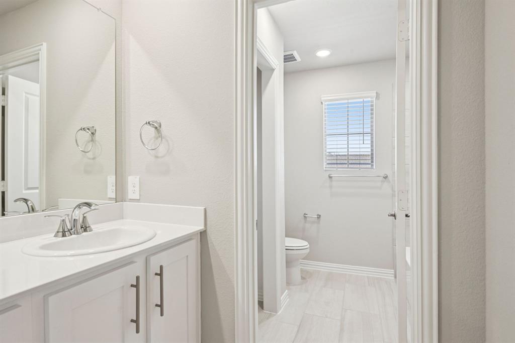 Photo is not of the actual home, but is an inspirational photo of builder’s model home and may depict options, furnishings, and/or decorator features that are not included.