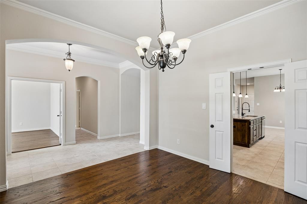 Dining room to kitchen