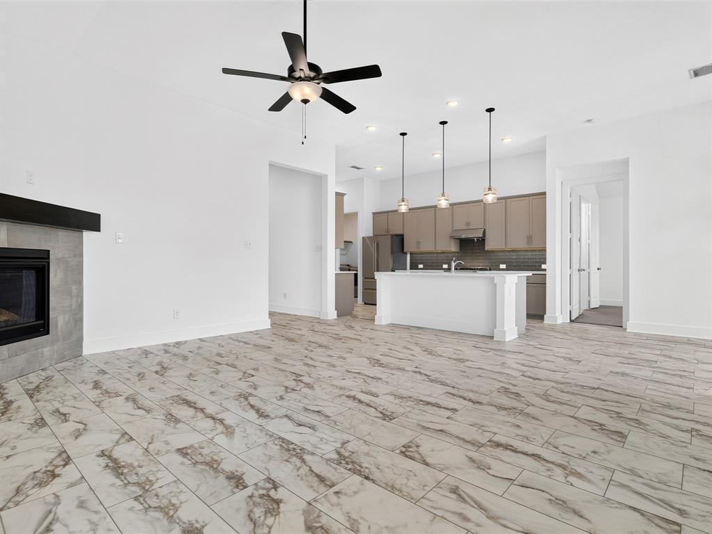 942 Lawless Lane, Fate, TX 75087