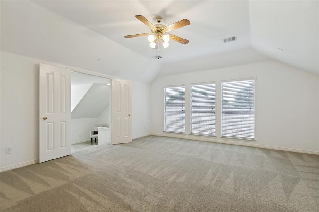 Large bonus room perfect for a playroom or movie room