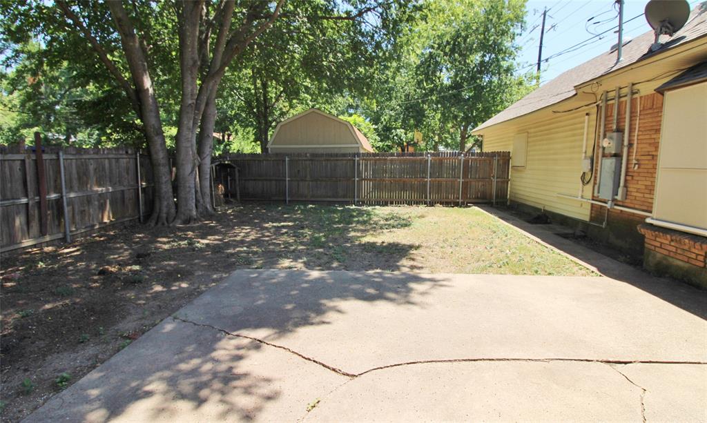 900 Valley Ridge Drive, DeSoto, TX 75115