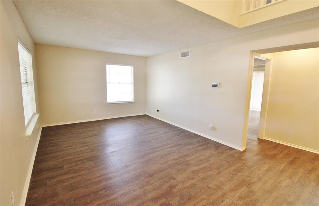 900 Valley Ridge Drive, DeSoto, TX 75115