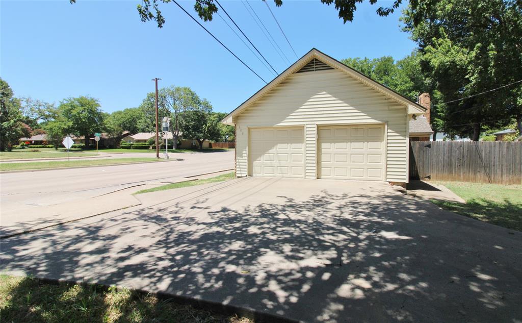900 Valley Ridge Drive, DeSoto, TX 75115